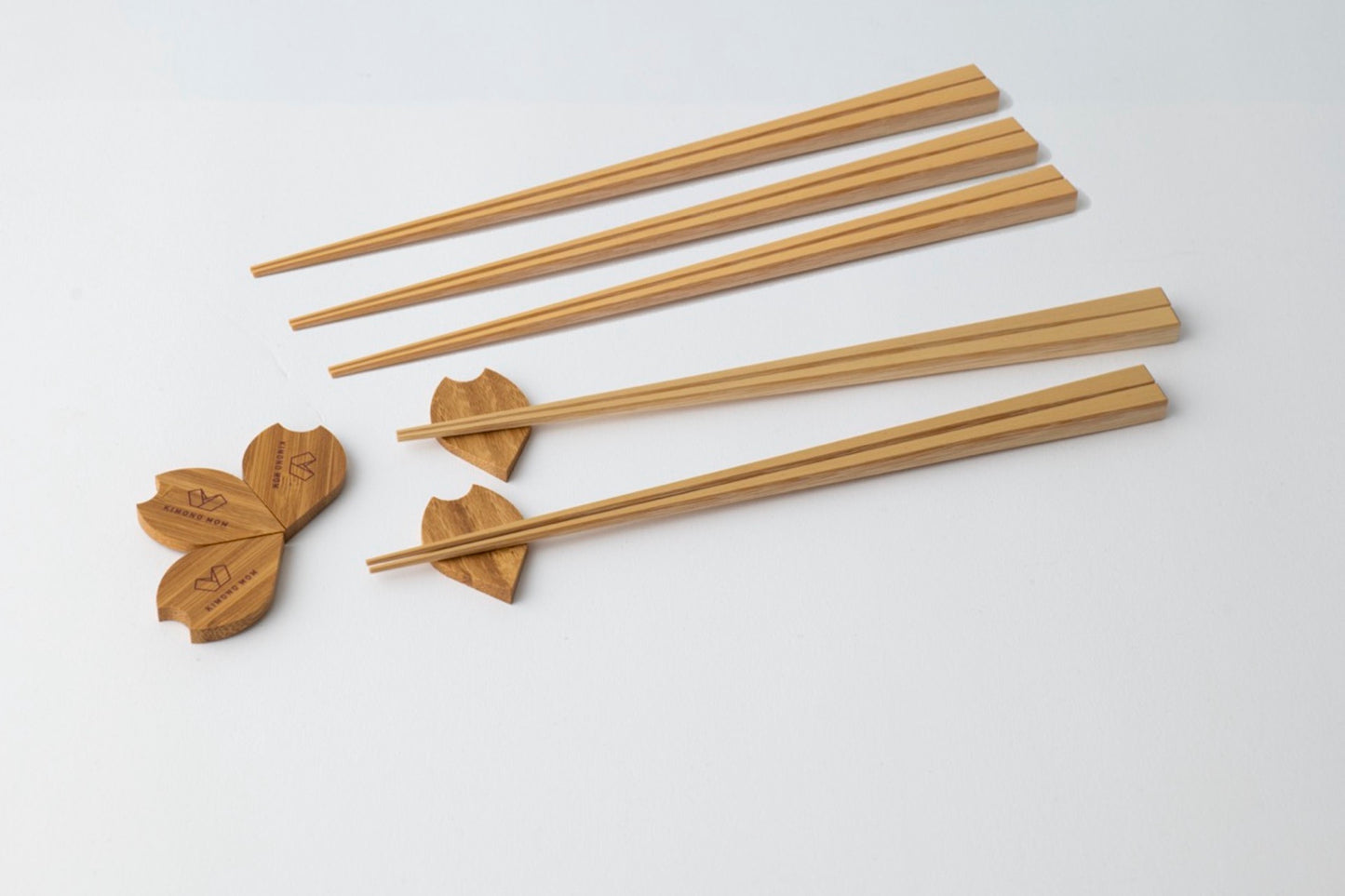 5 pairs of Bamboo Chopsticks &　Bamboo Chopstick Rest (5pcs) : Cherry Blossom