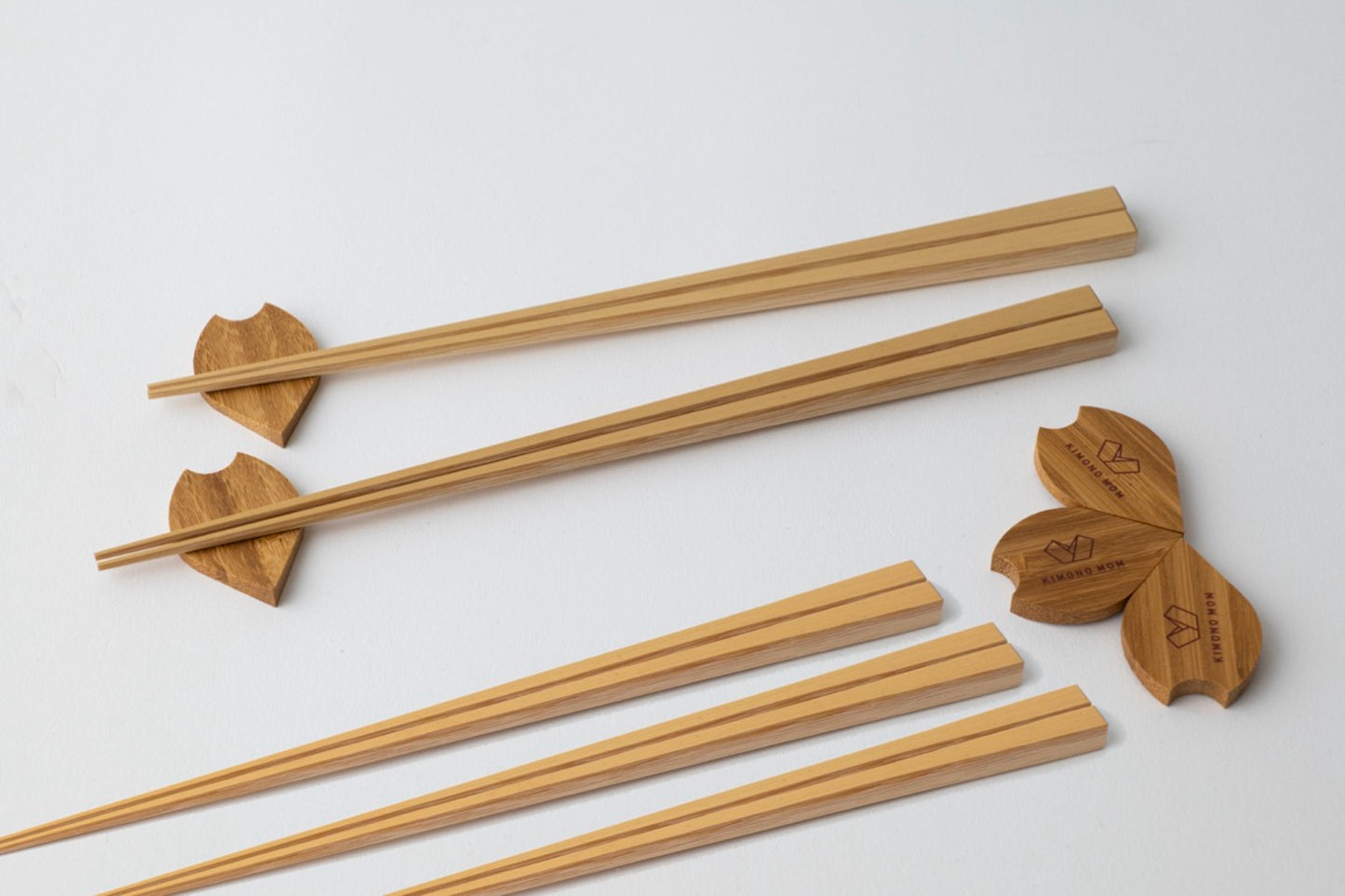5 pairs of Bamboo Chopsticks &　Bamboo Chopstick Rest (5pcs) : Cherry Blossom