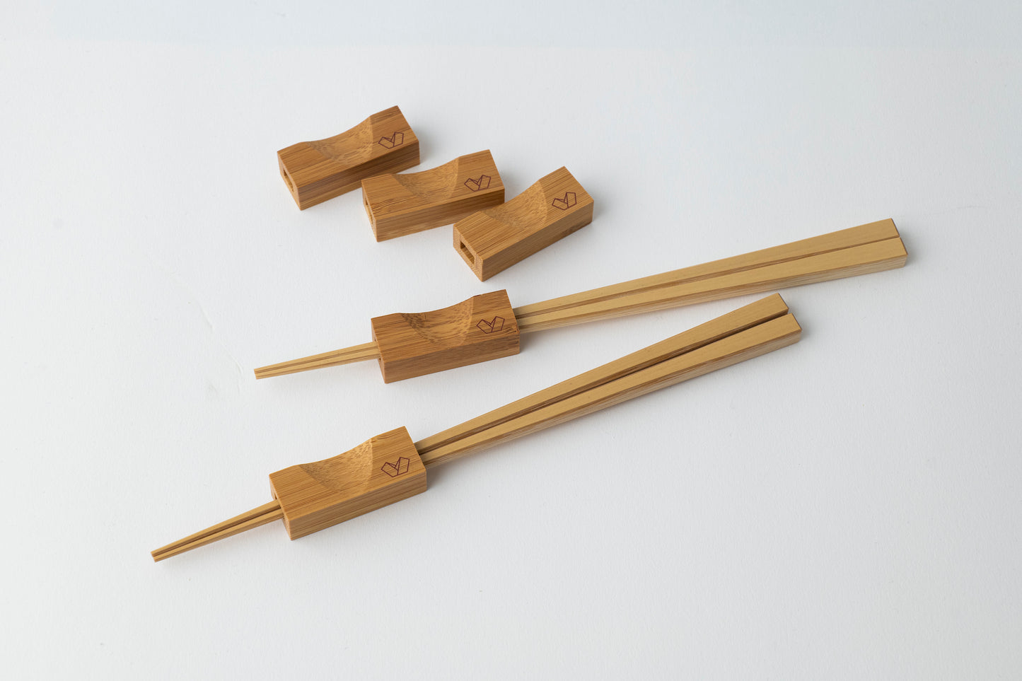 2 pairs of Bamboo Chopsticks &　Chopstick Rest (5pcs)