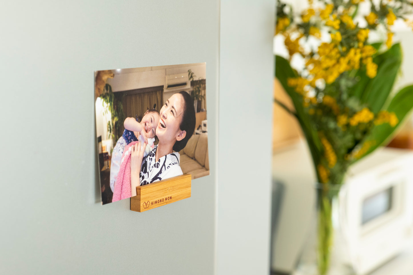 Magnetic Photo Stand